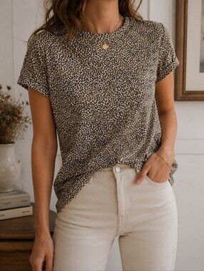 Banana Republic Cozy Slub Leopard Print Tee – Medium